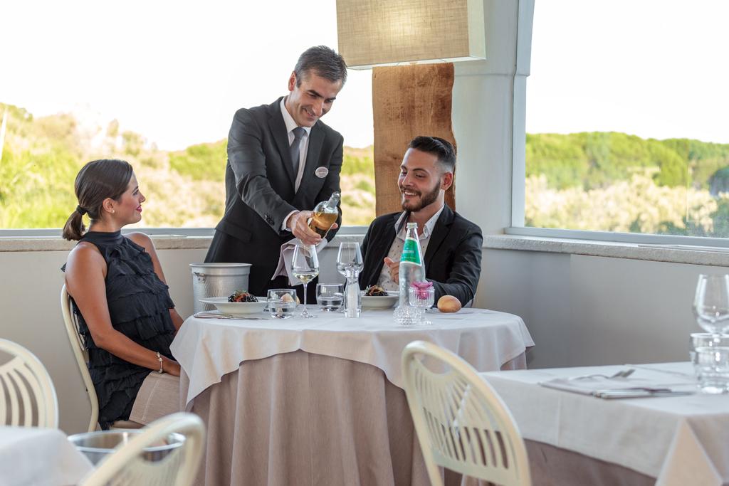 Bar met drankenselectie — Experience Hotel Corte Bianca