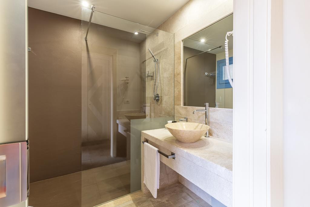 Badkamer met inloopdouche — Experience Hotel Corte Bianca