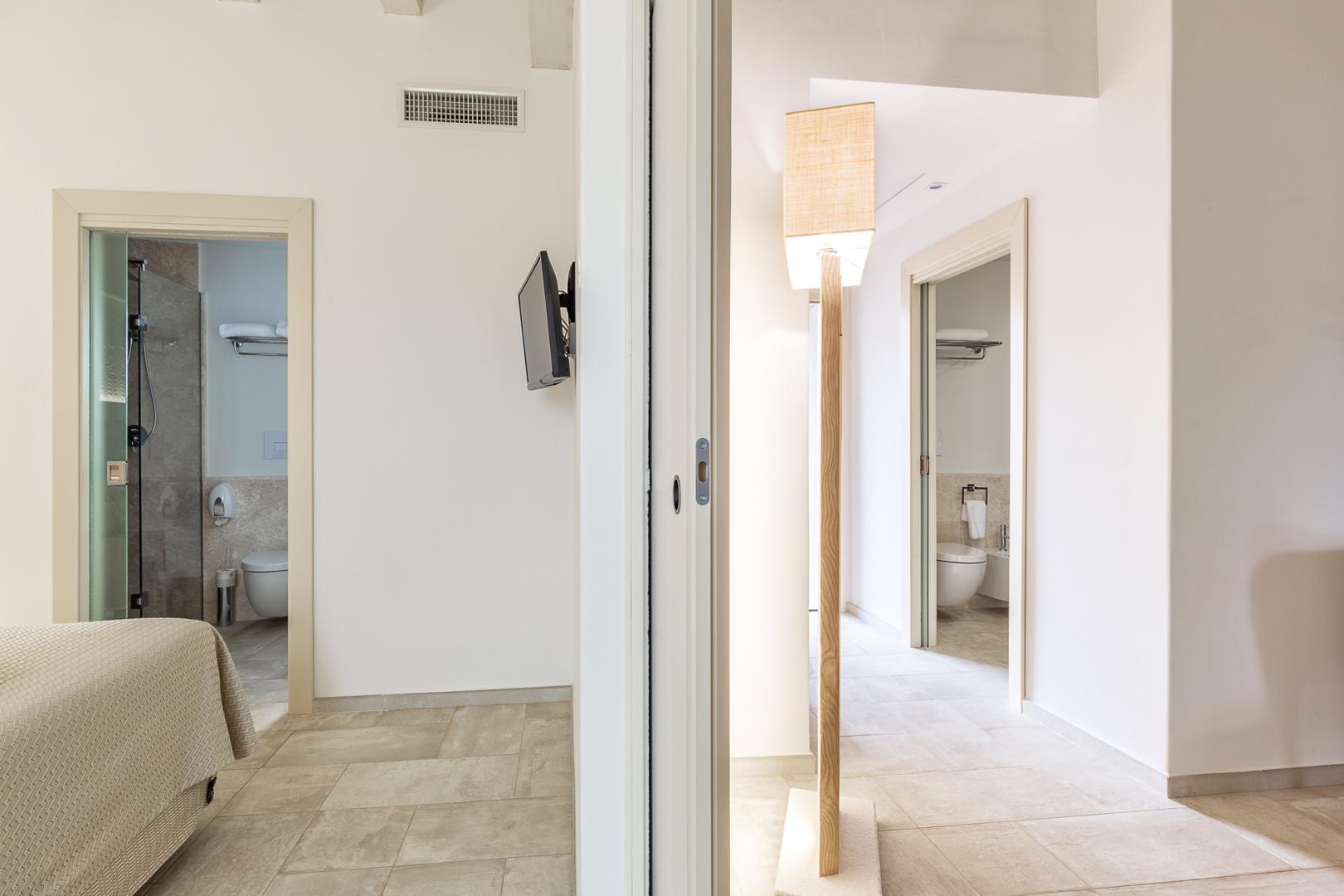 Badkamer met inloopdouche — Experience Hotel Corte Bianca