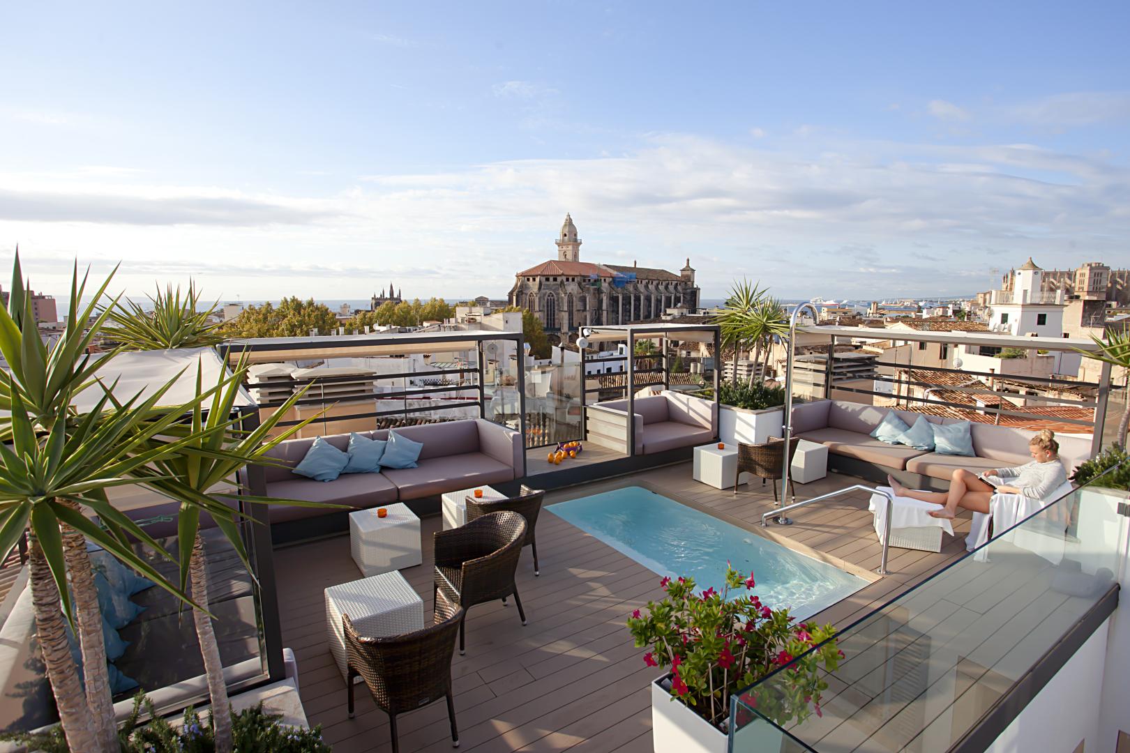Zeezicht vanaf het balkon — Palma Suites