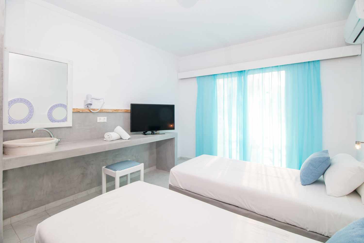 Tinas Plus Hotel foto 10