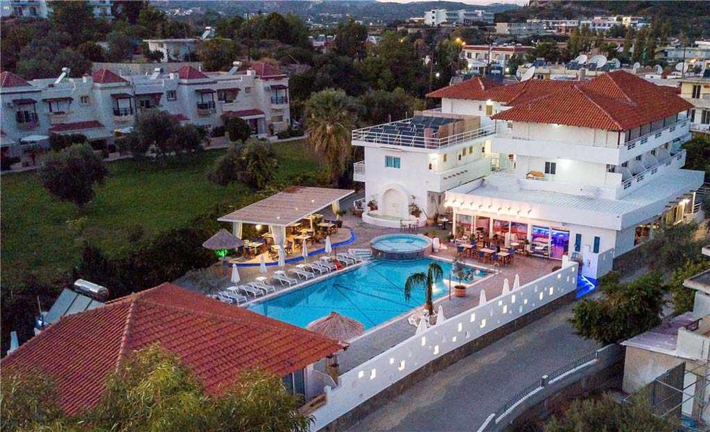 Tinas Plus Hotel foto 24