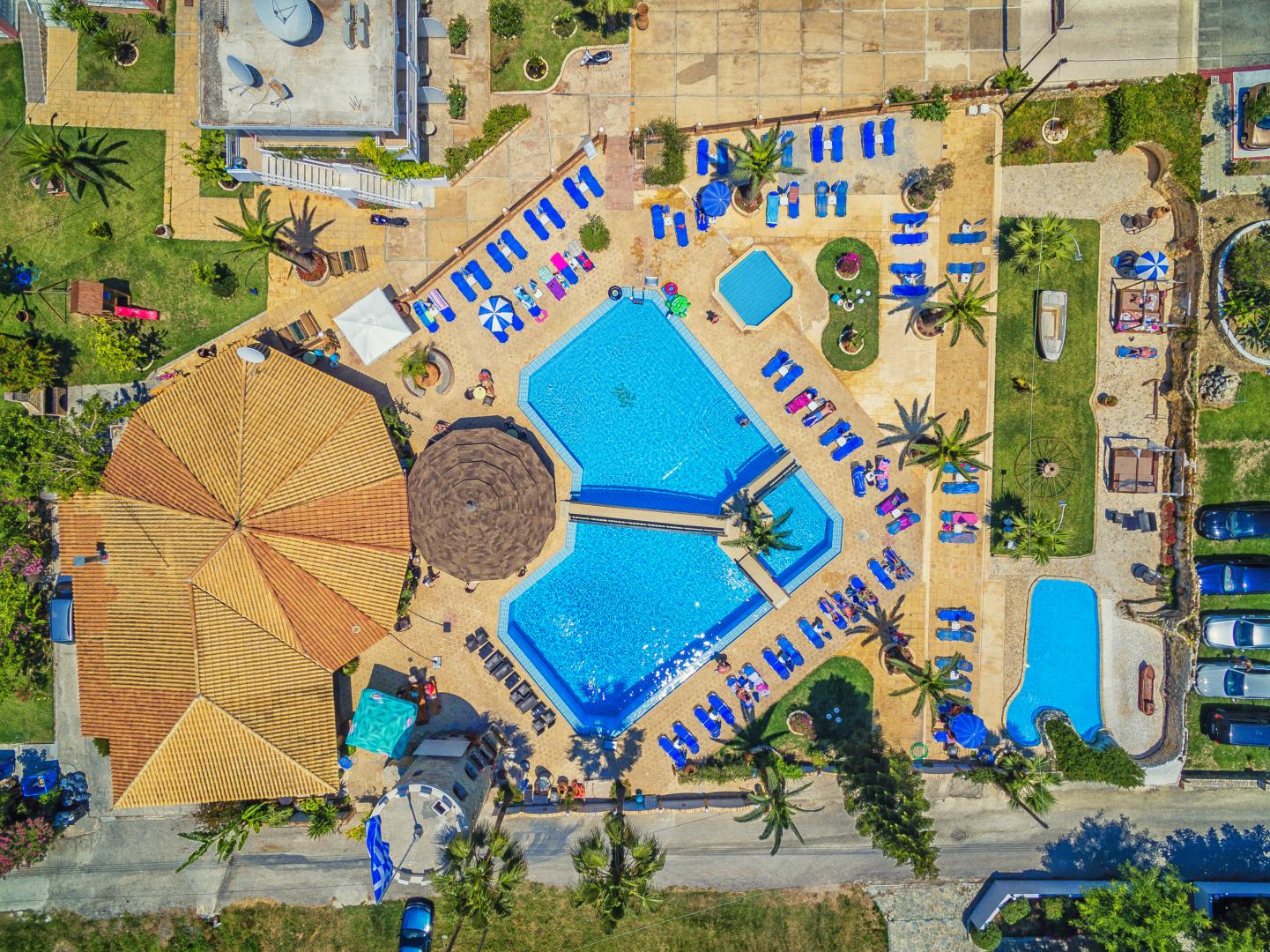 Antonis Apartments & Pool Bar foto 16