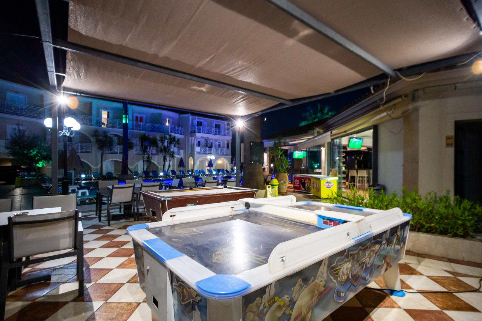 Restaurantterras buiten — Vivian Hotel