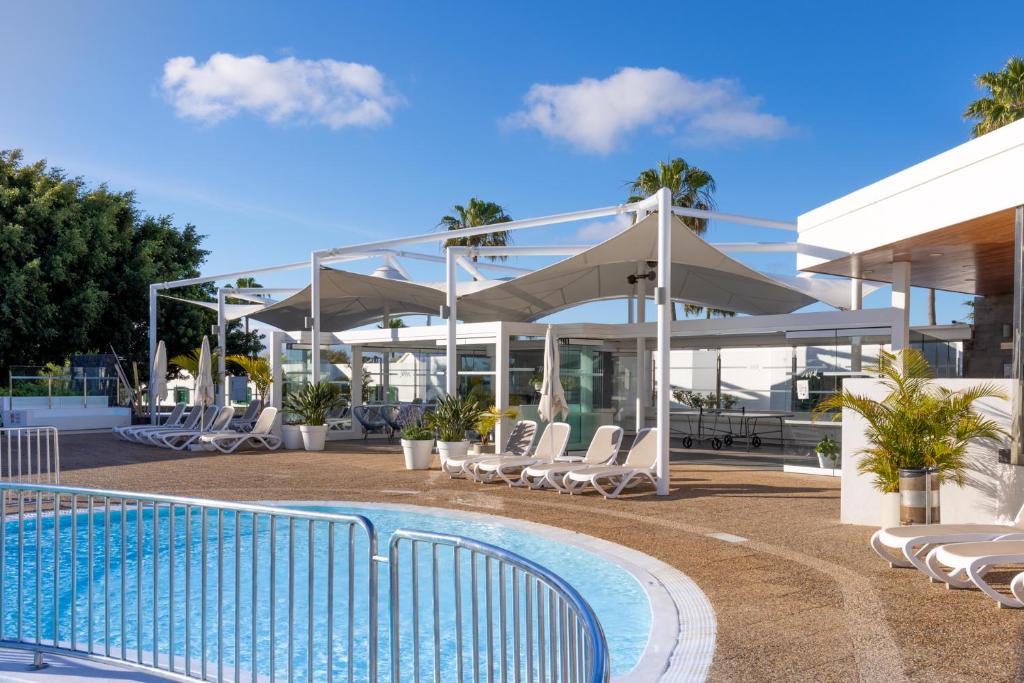 Hyde Park Lane image 0