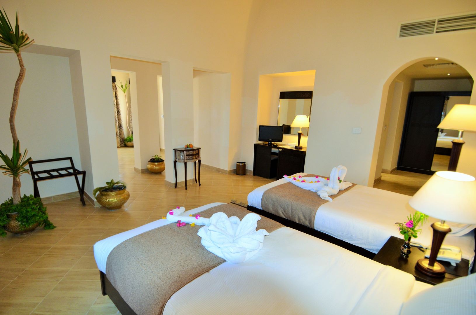 Rohanou Beach Resort & Ecolodge image 1