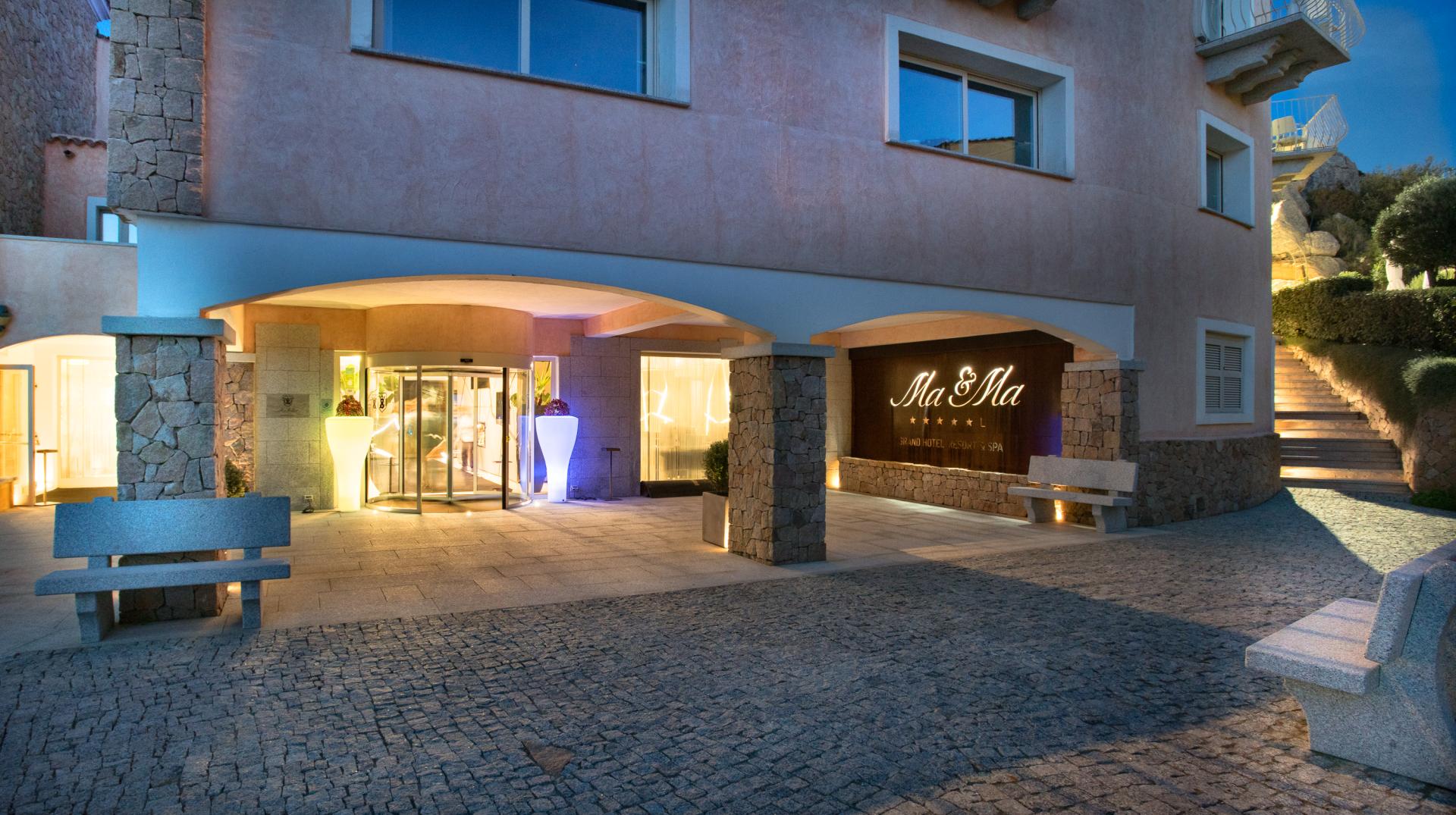 Hoofdingang van het hotel — Grand Hotel Resort Ma&Ma
