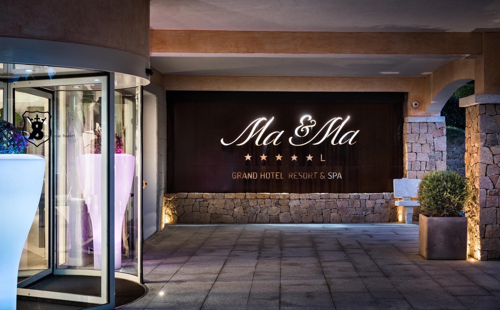 Hoofdingang van het hotel — Grand Hotel Resort Ma&Ma