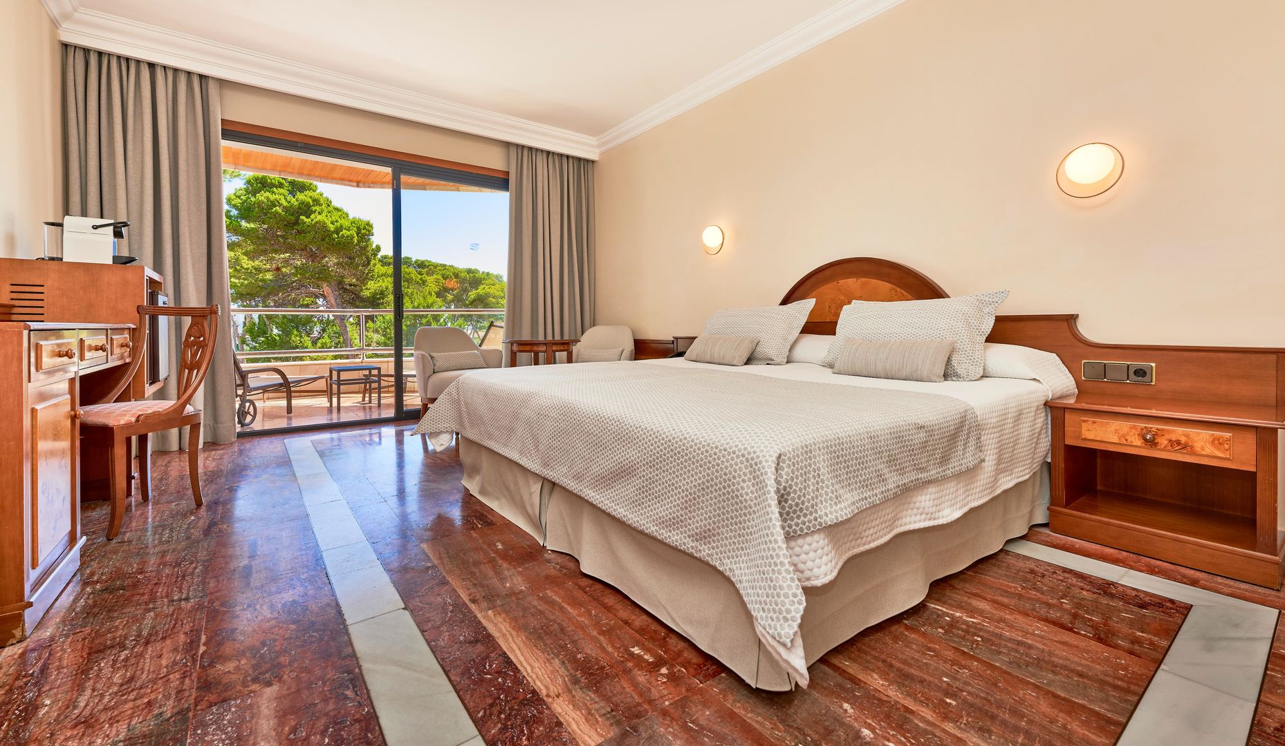 Hotel Serrano Palace image 1