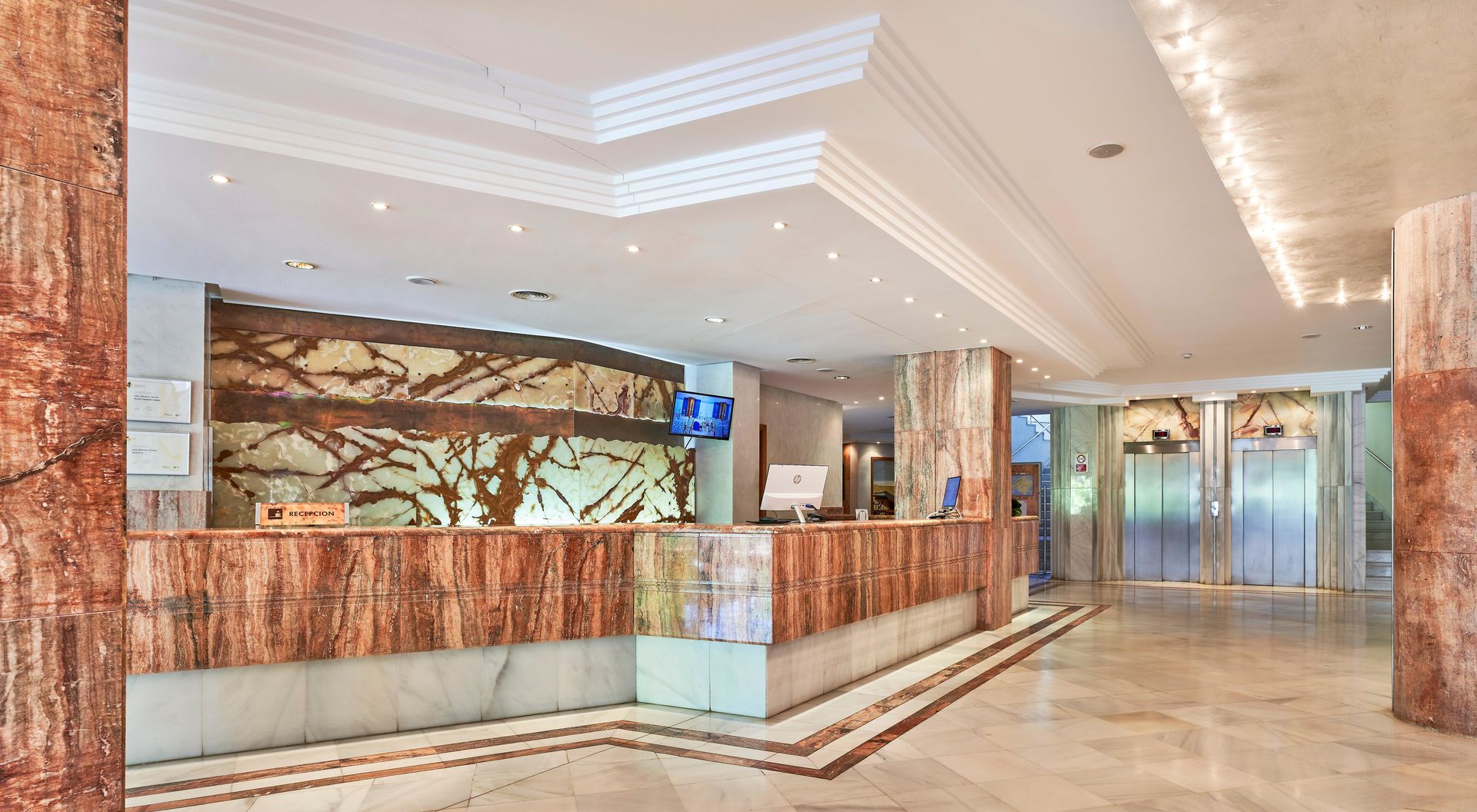 Hotel Serrano Palace image 3