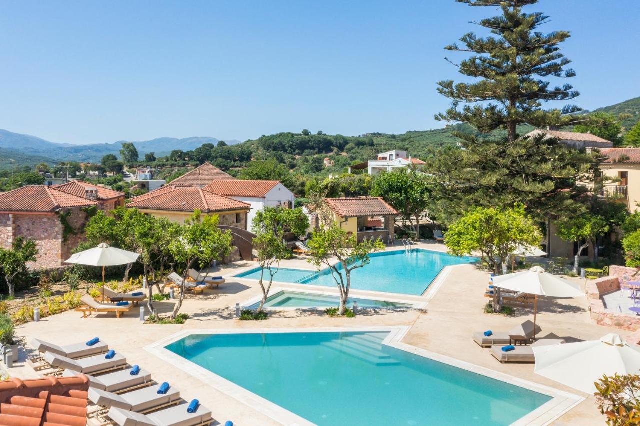 een afbeelding van een zwembad in een resort bij Spilia Village Hotel & Villas in Spiliá