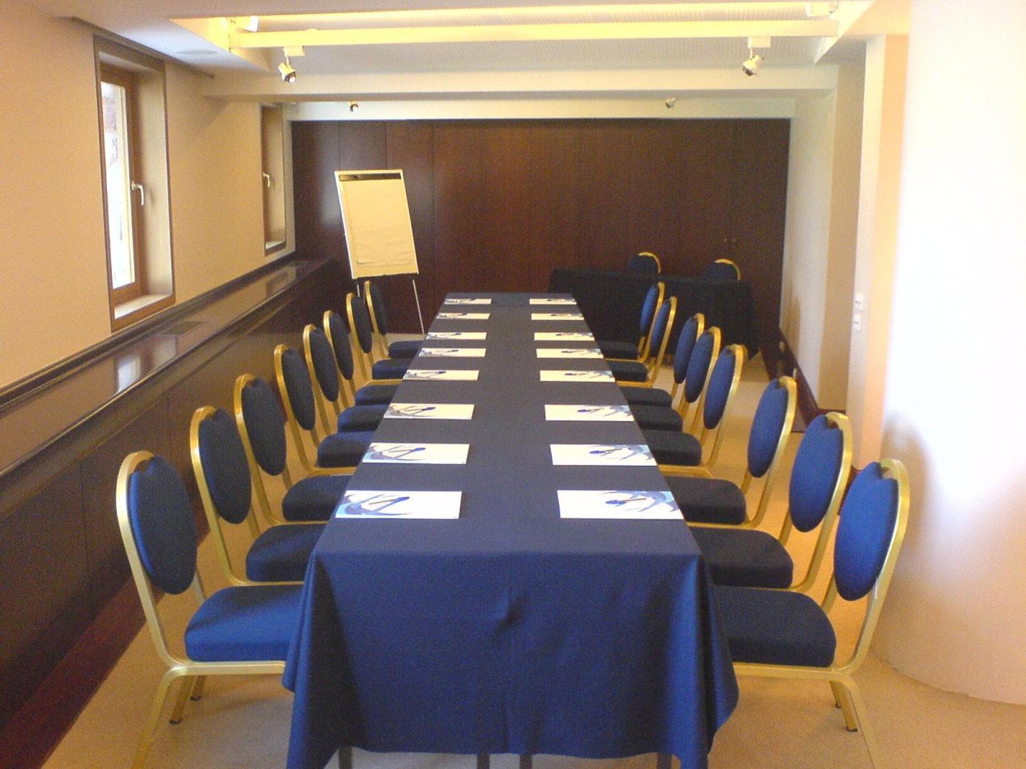 Amphitryon Hotel