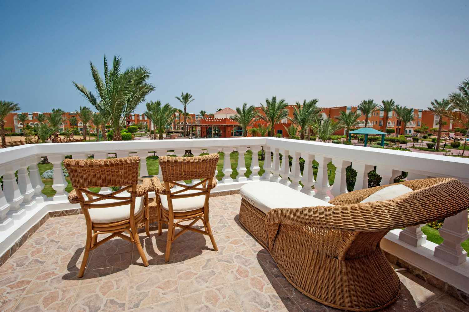 Sunrise Garden Beach Resort image 3