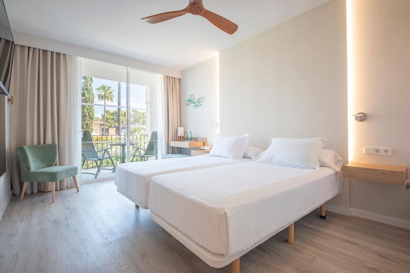 Blau Colonia Sant Jordi image 1