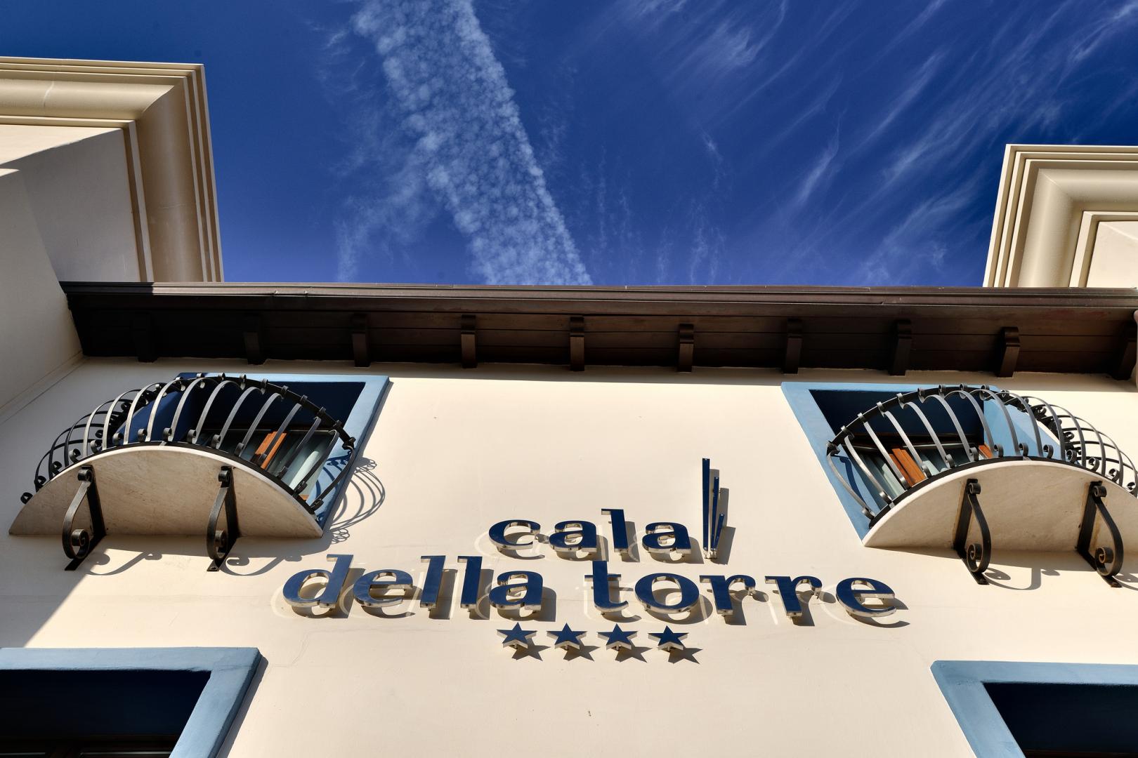 Hoofdingang van het hotel — Cala della Torre Resort