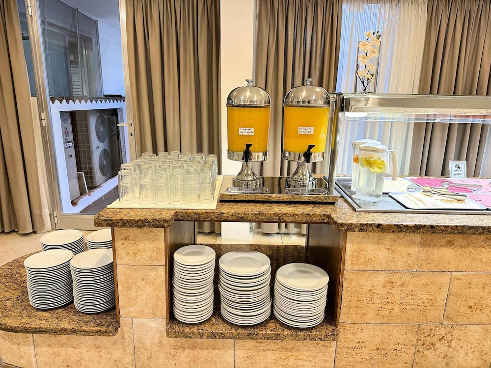 Bar met drankenselectie — Hotel Selva Arenal