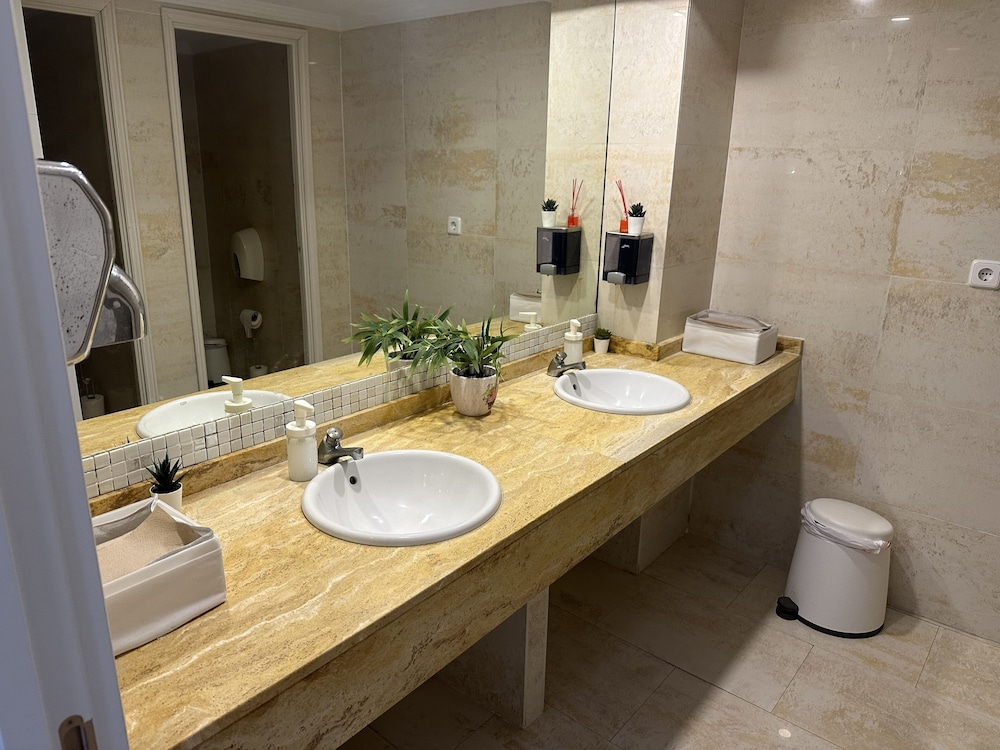 Badkamer met ligbad — Hotel Selva Arenal