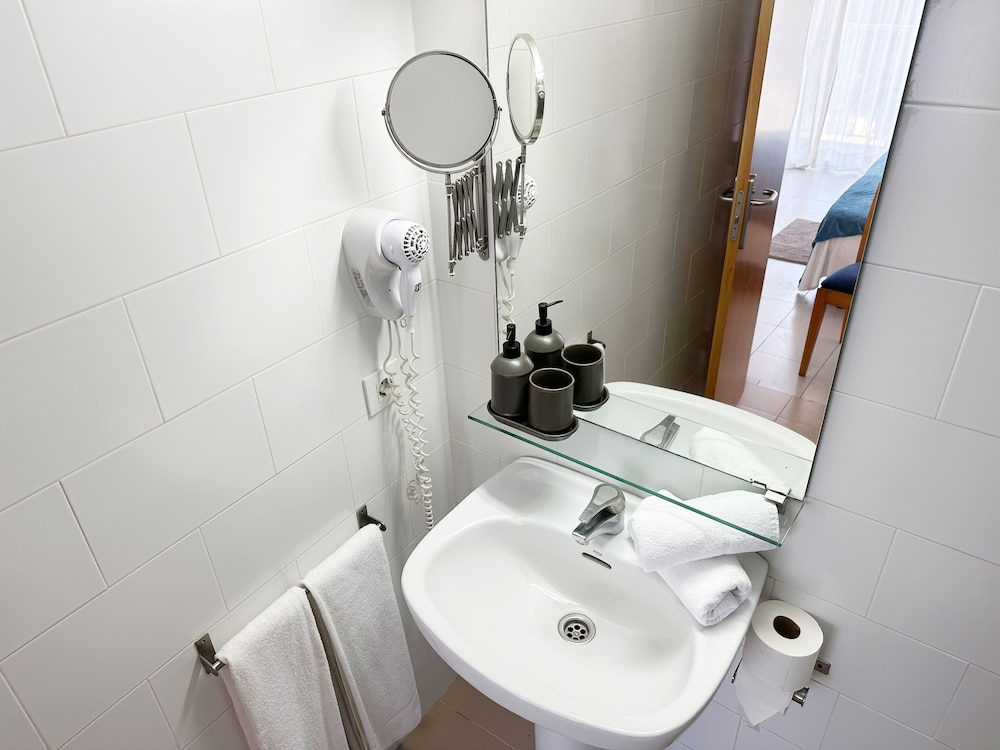 Badkamer met ligbad — Hotel Selva Arenal