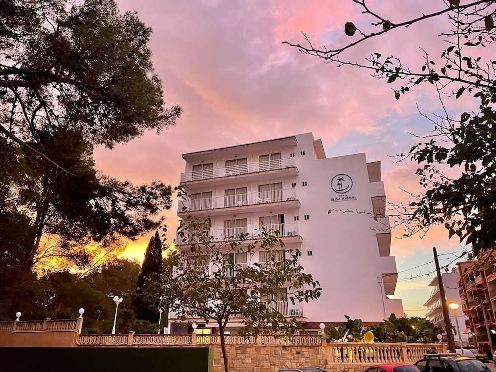 Binnenplaats — Hotel Selva Arenal