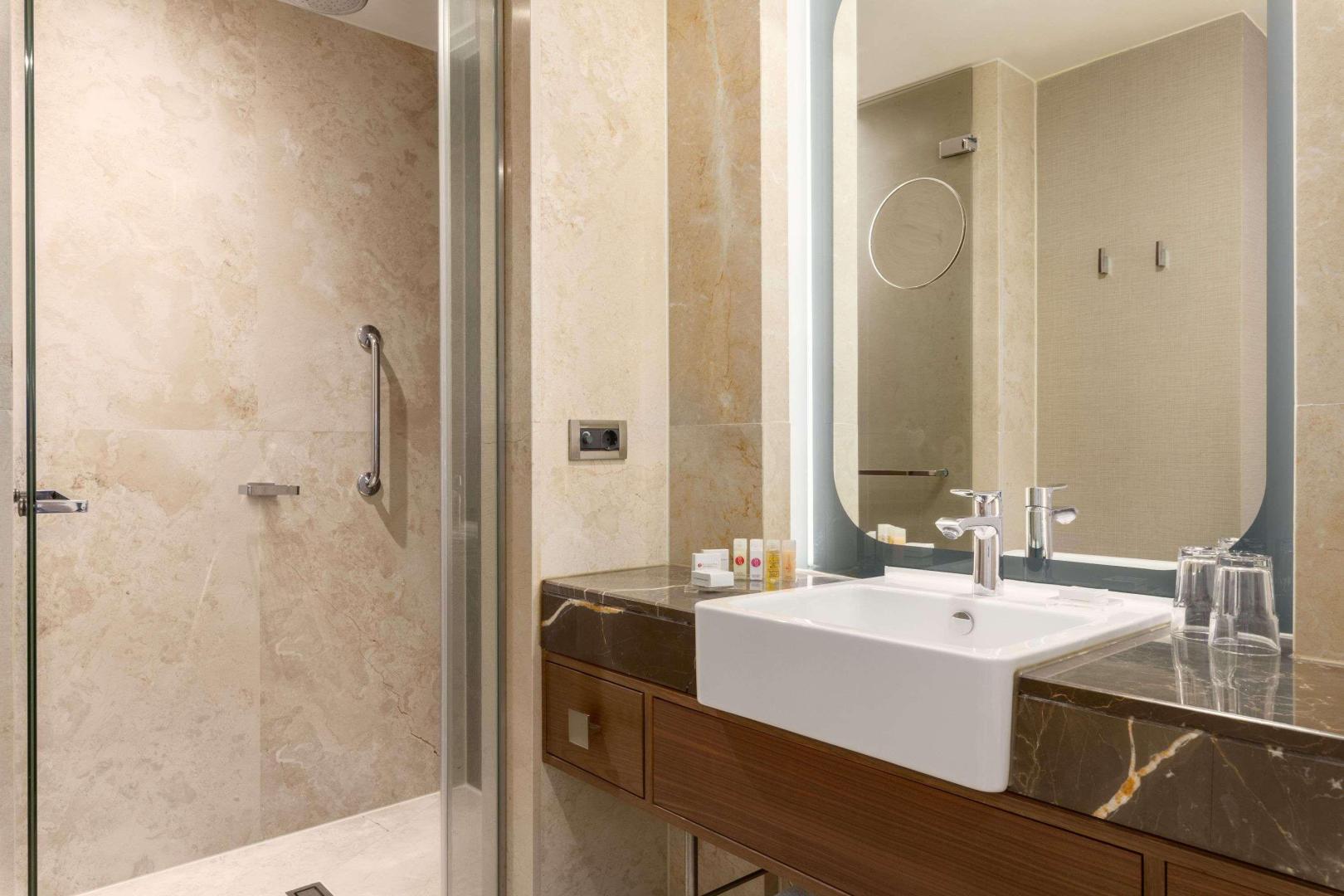 Ramada Plaza by Wyndham Istanbul Tekstilkent image 1