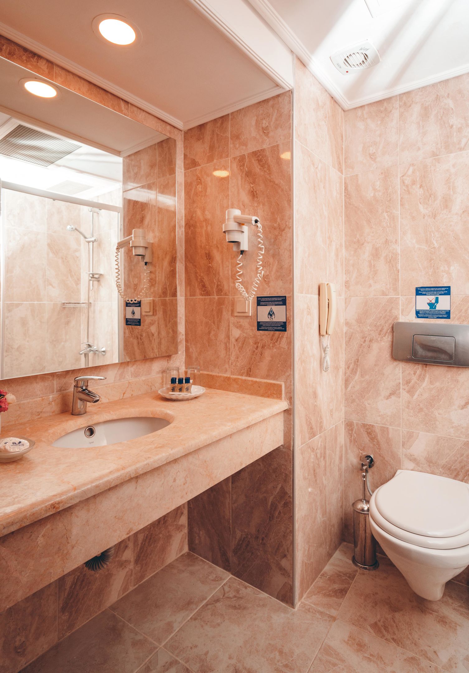 Royal Atlantis Beach image 2