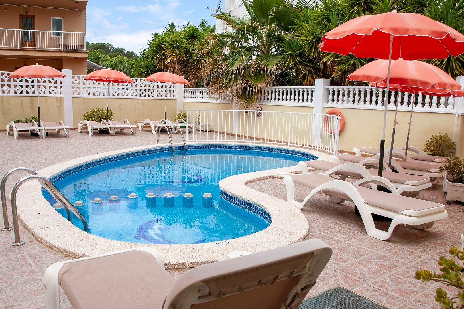 Bon Aire Apartments image 0