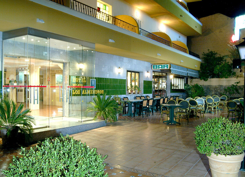 Flor Los Almendros Hotel image 1