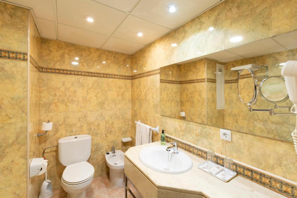 Mar Hotels Paguera & Spa and Apartments image 2