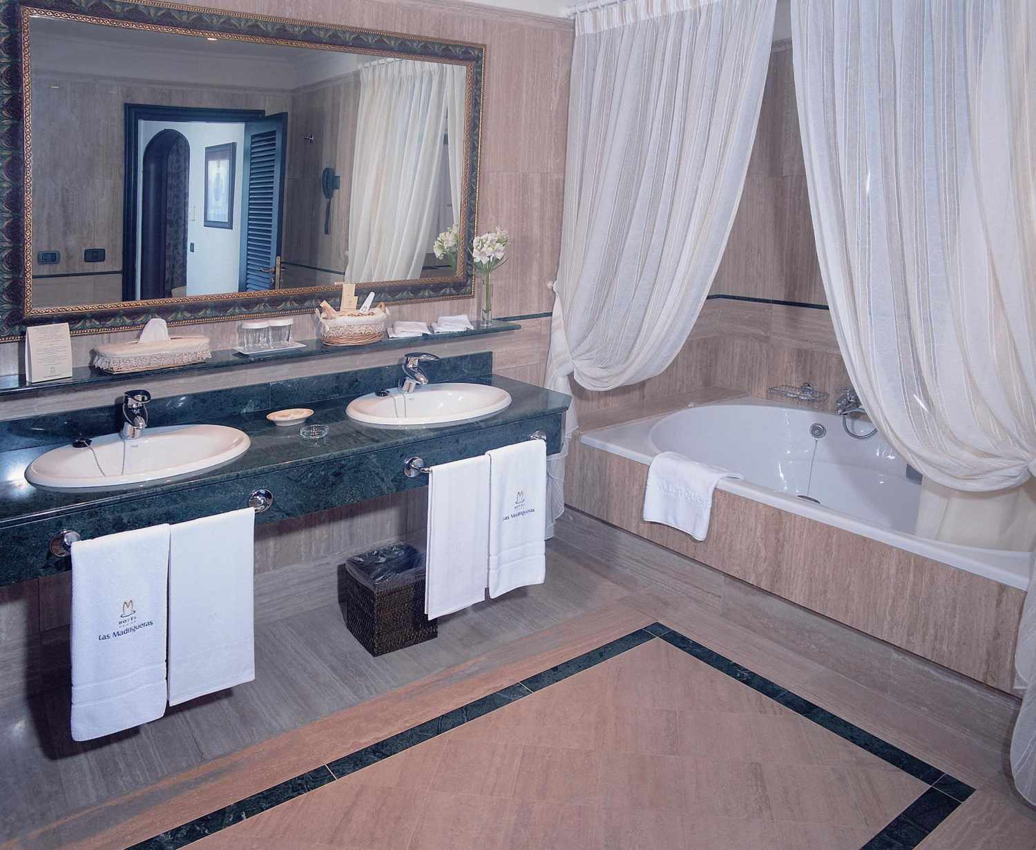 Las Madrigueras Golf Resort & SPA image 2