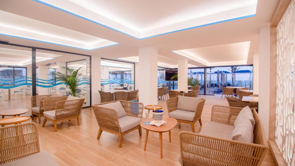 HN Negresco Beach Hotel image 3