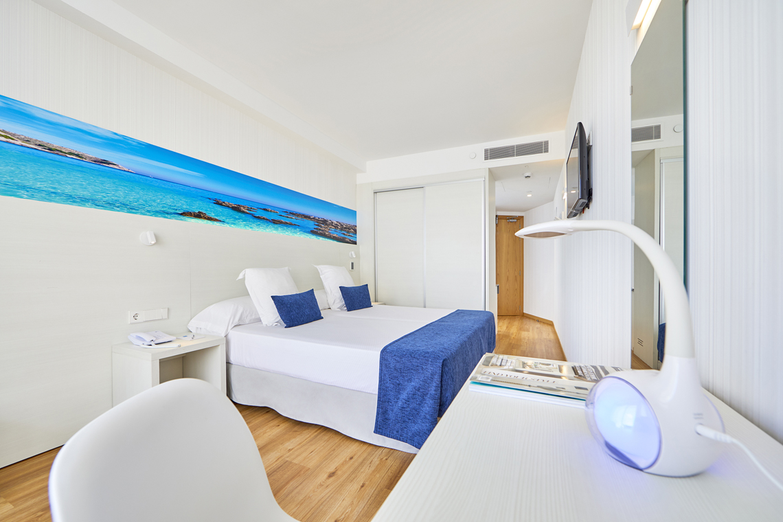 HN Negresco Beach Hotel image 1