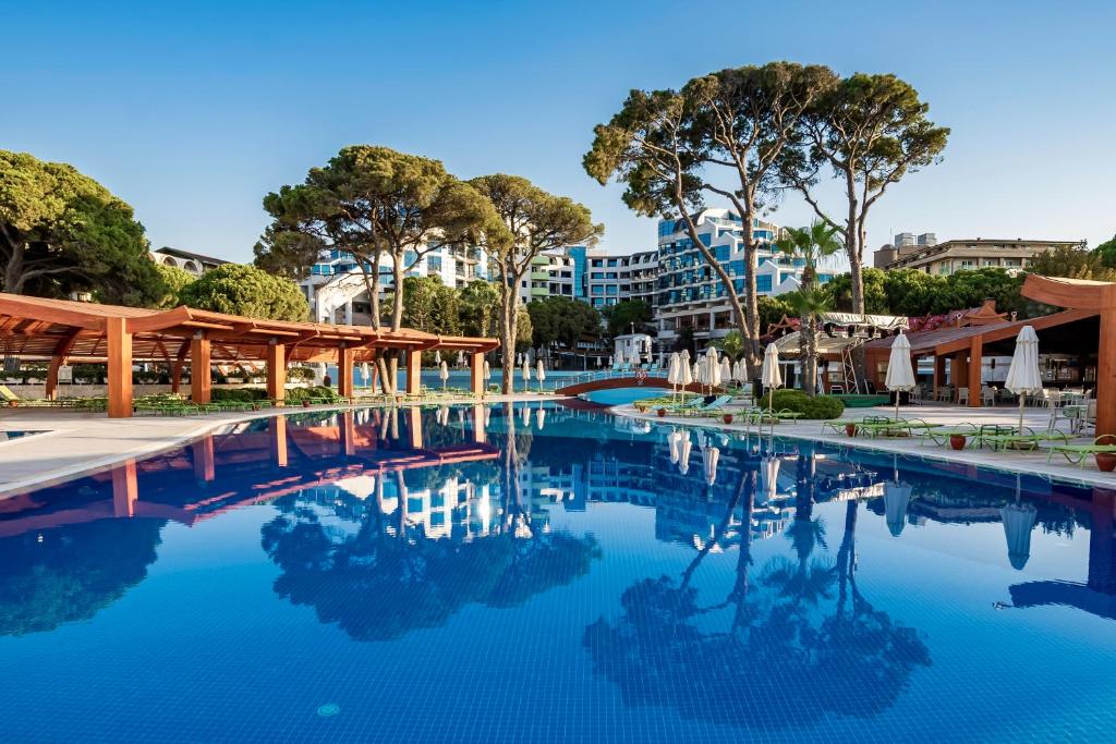 Paloma Sencia, Belek