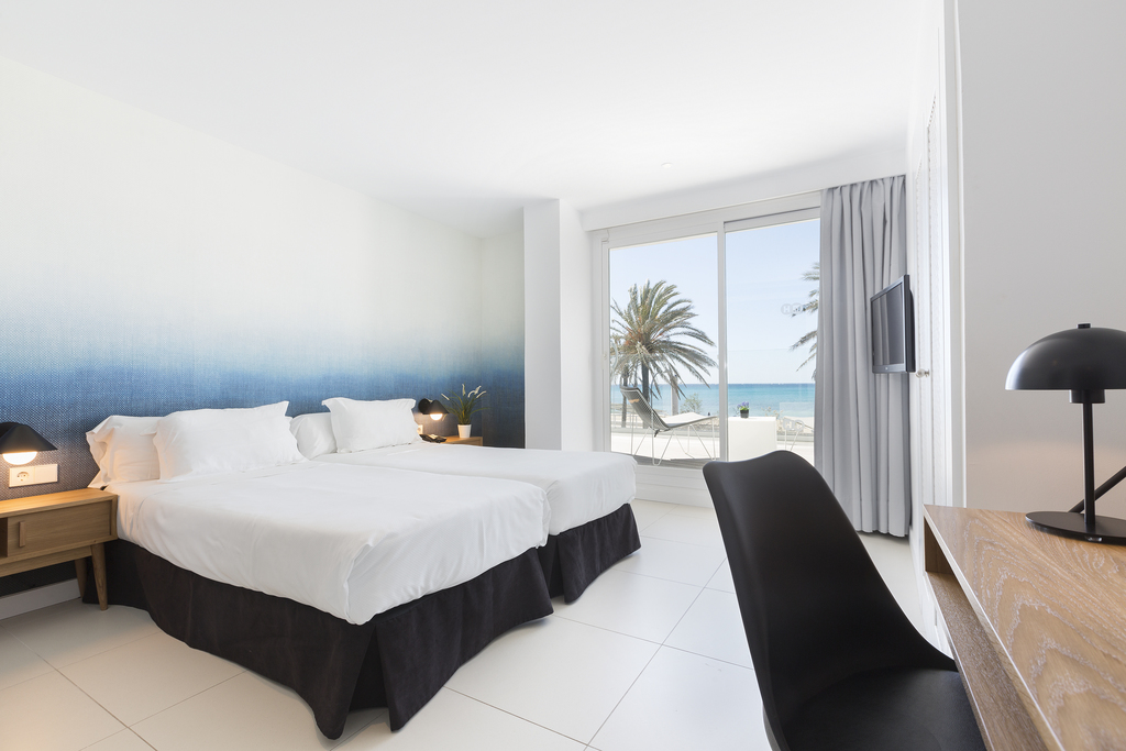 Twin Room Frontal Sea View