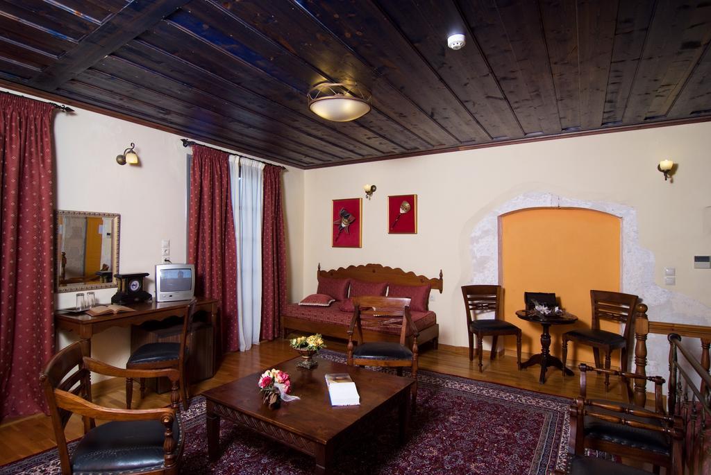 Suite met zithoek — Belmondo Hotel & Suites