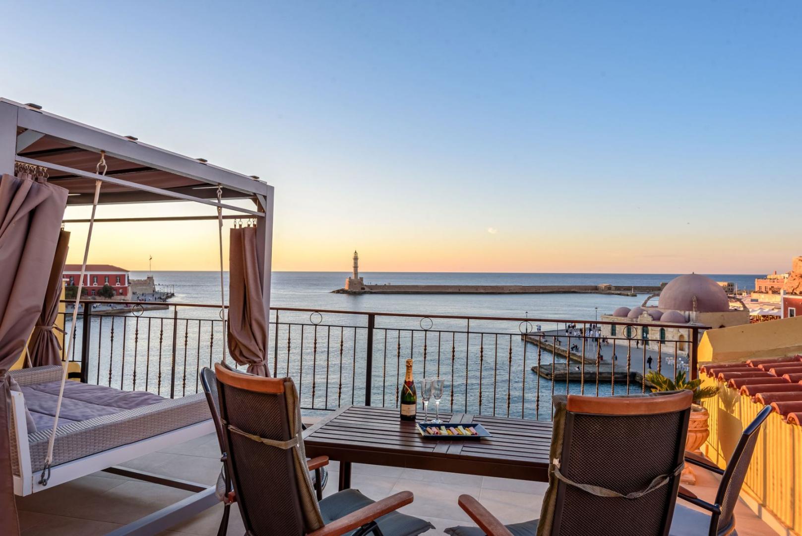 Zeezicht vanaf het balkon — Belmondo Hotel & Suites