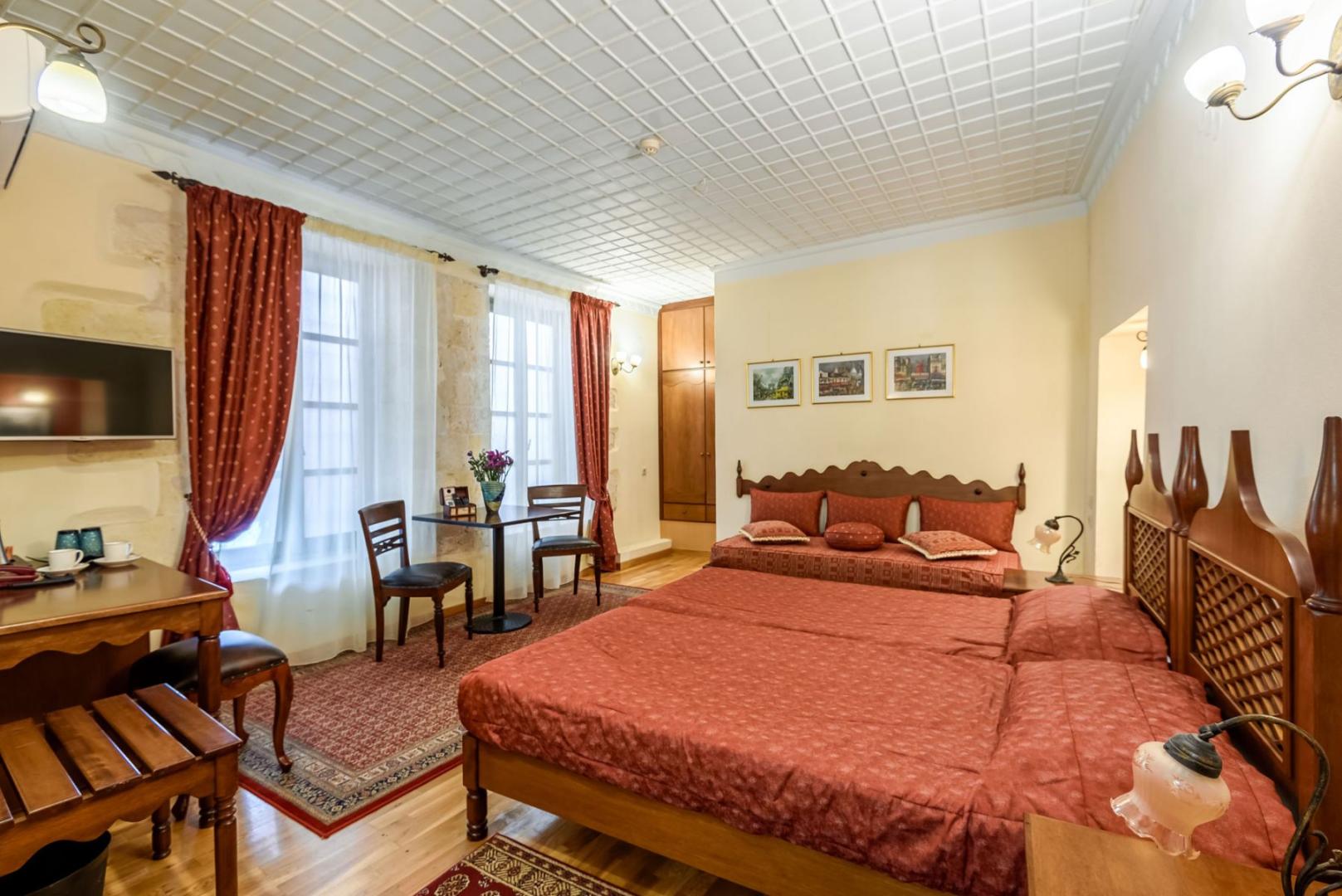 Kamer met twee aparte bedden — Belmondo Hotel & Suites
