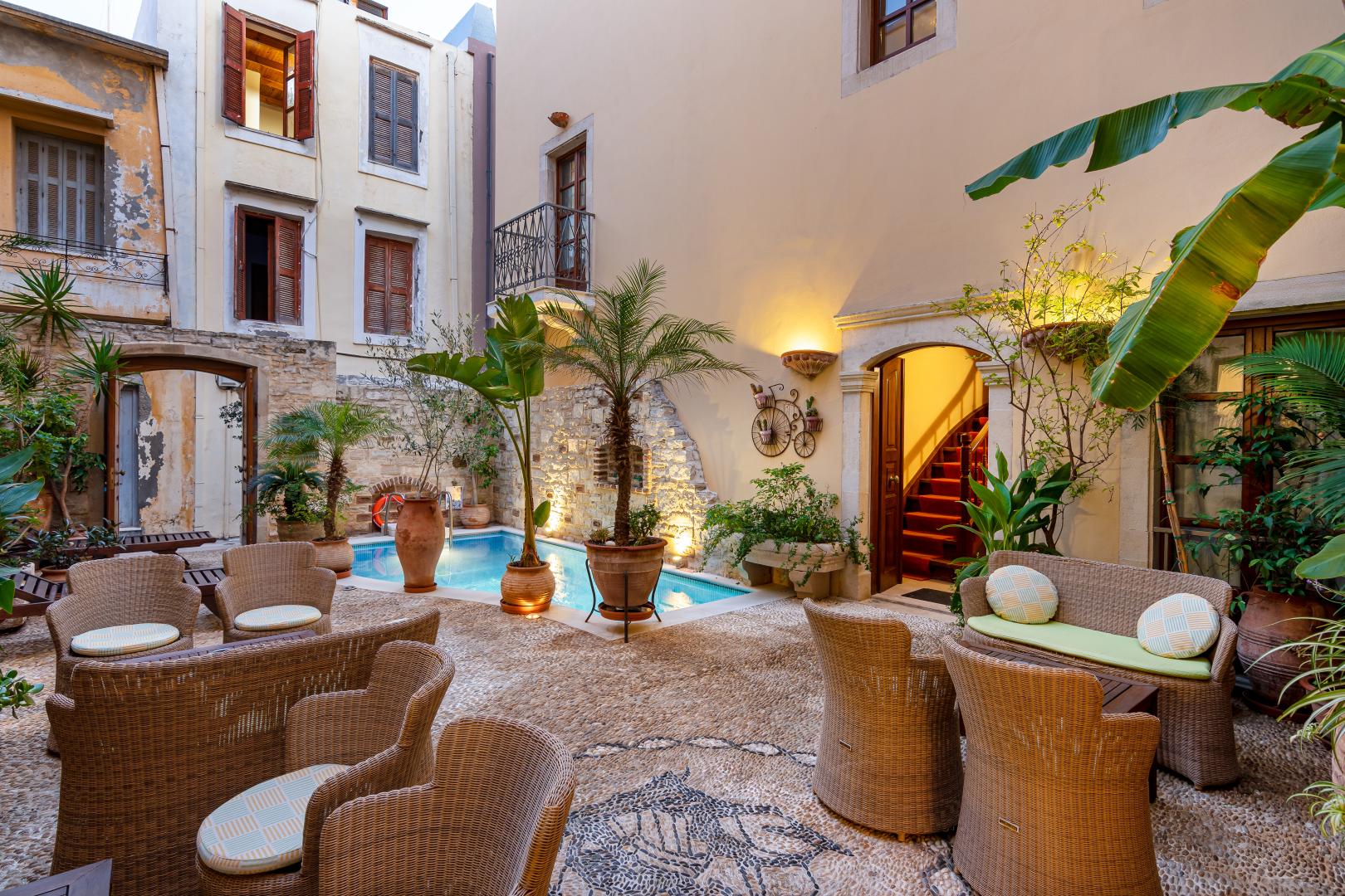 Binnenplaats — Palazzino di Corina