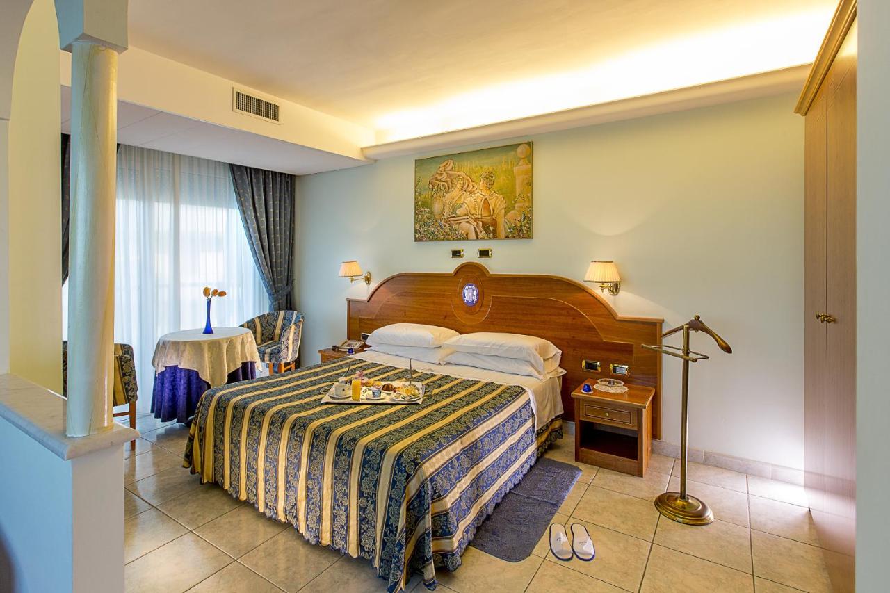 Hotel Ambassador in Tortoreto Lido - foto 2