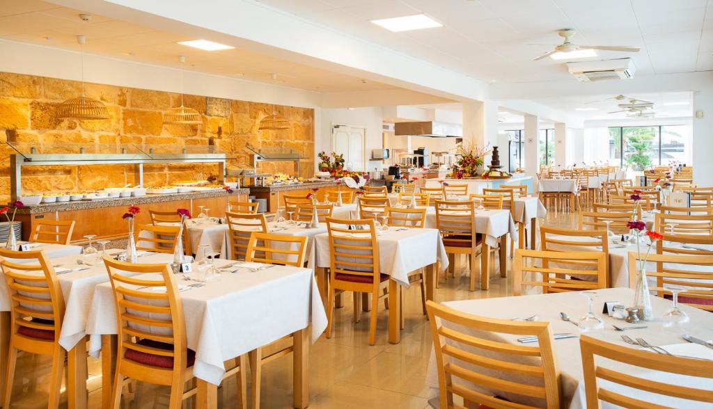 Hotel y Apartamentos Casablanca image 3