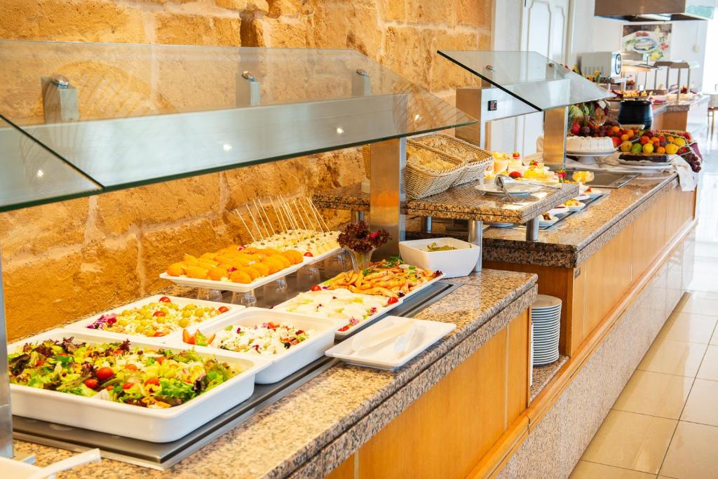 Hotel y Apartamentos Casablanca image 2