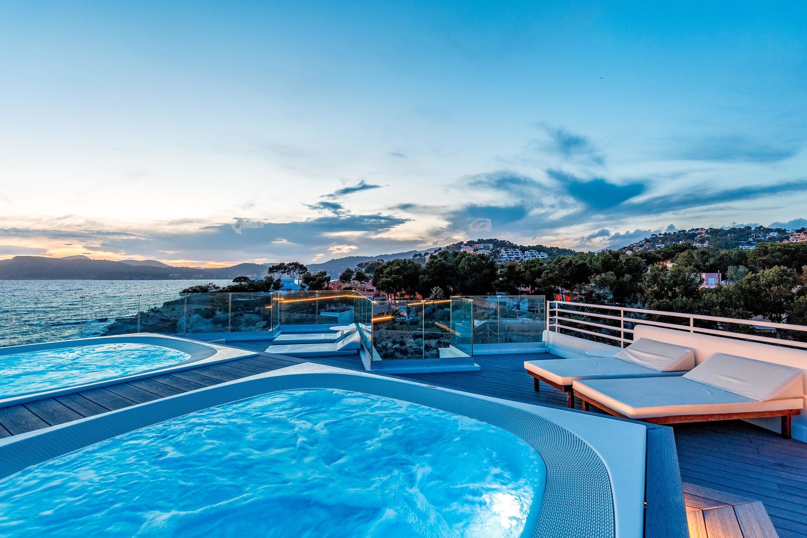 FERGUS Style Cala Blanca Suites image 2