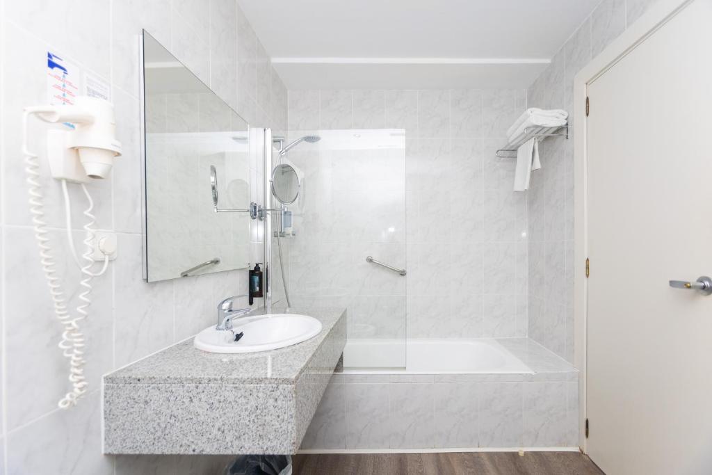 Hotel Brisa Marina - Adults only image 2