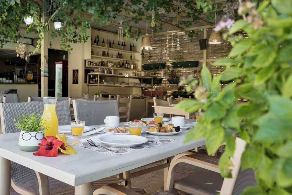 Sunrise Hotel & Apartments image 3