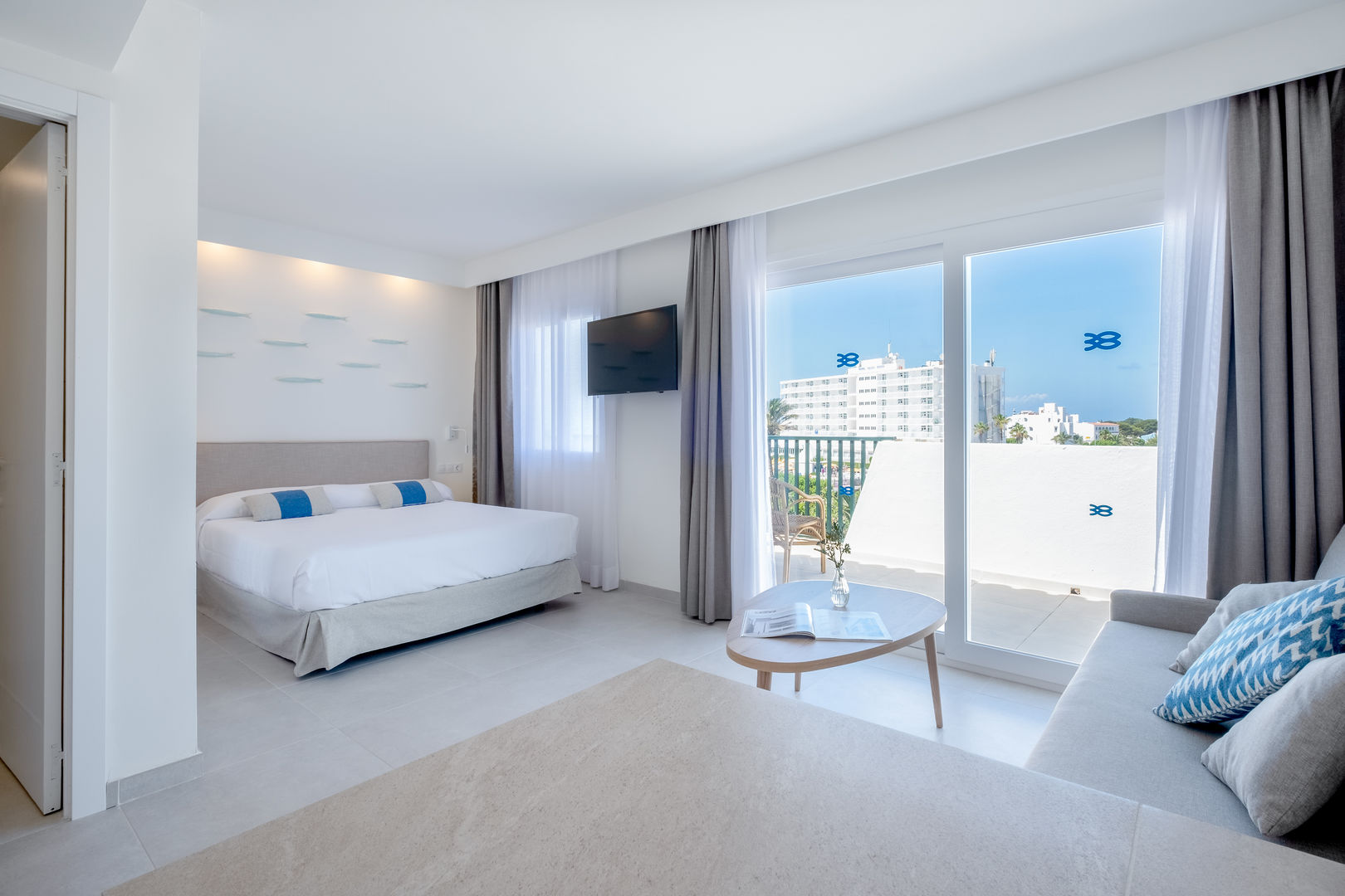 FERGUS Style Carema Beach image 1