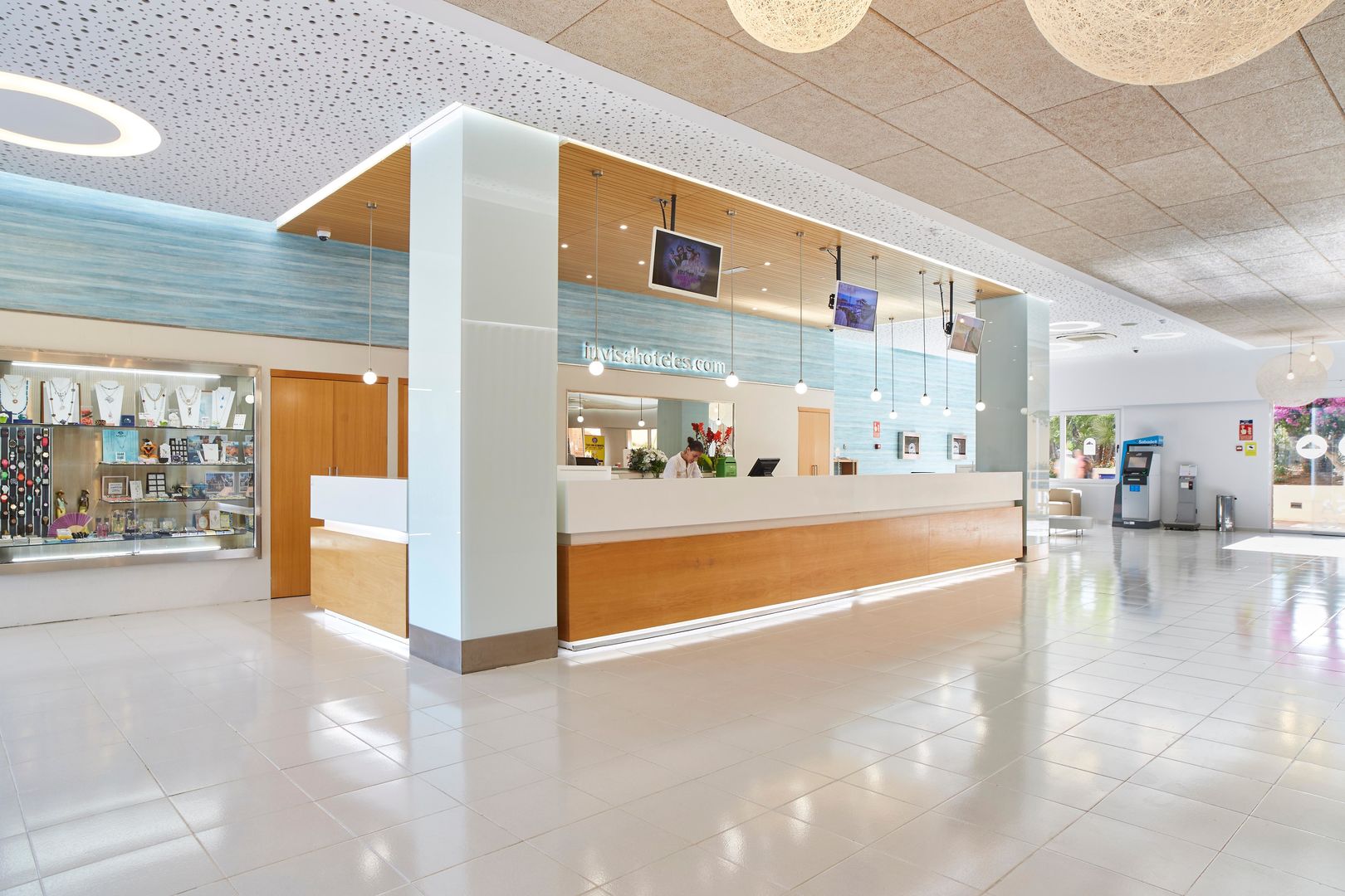 Invisa Hotel Club Cala Blanca foto 6
