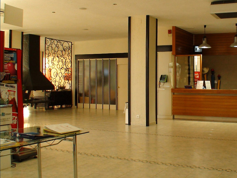 azuLine Hotel Pacific image 2