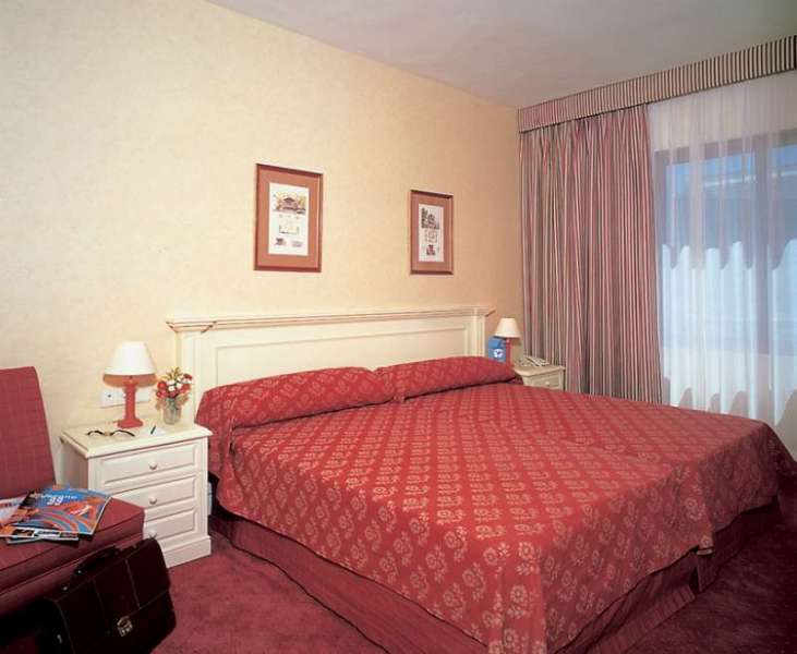 Hotel ILUNION Suites Madrid foto 4