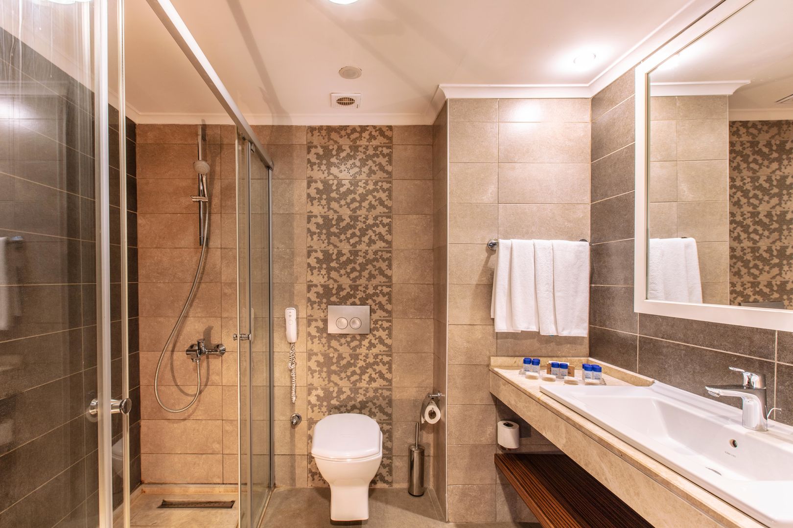 Palm Wings Beach Resort & Spa Kusadasi image 2