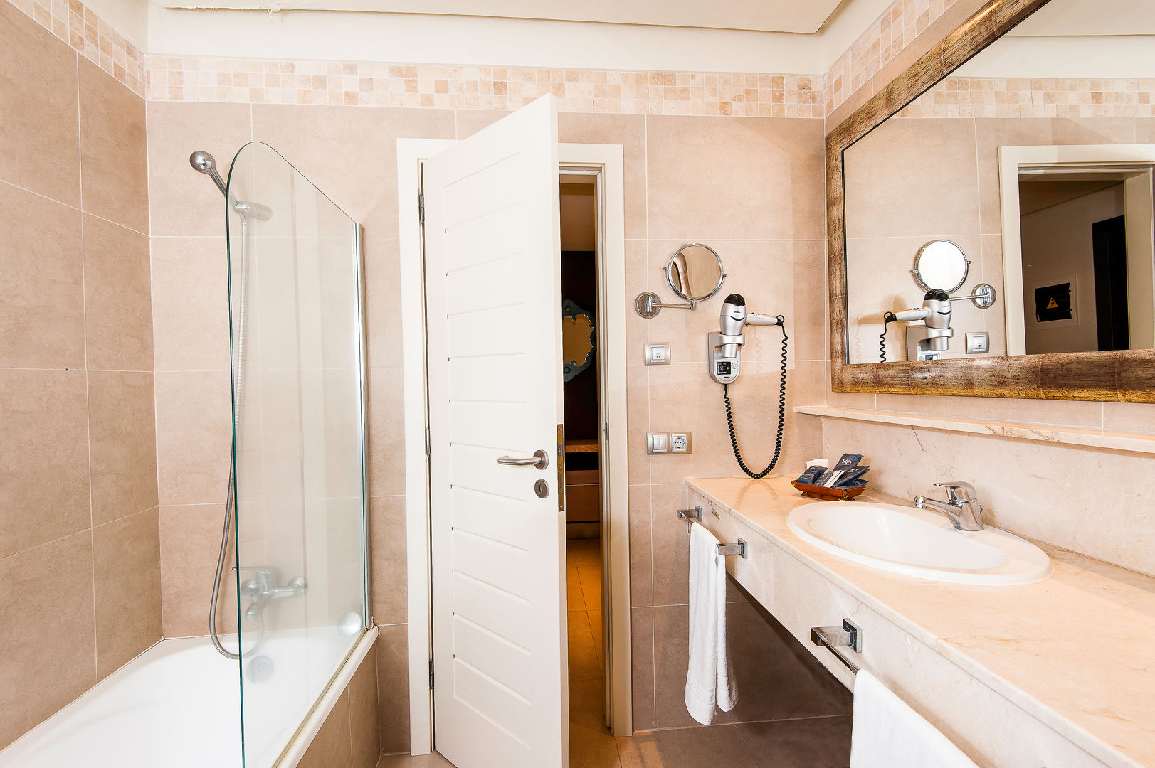 Kn Hotel Arenas del Mar image 3