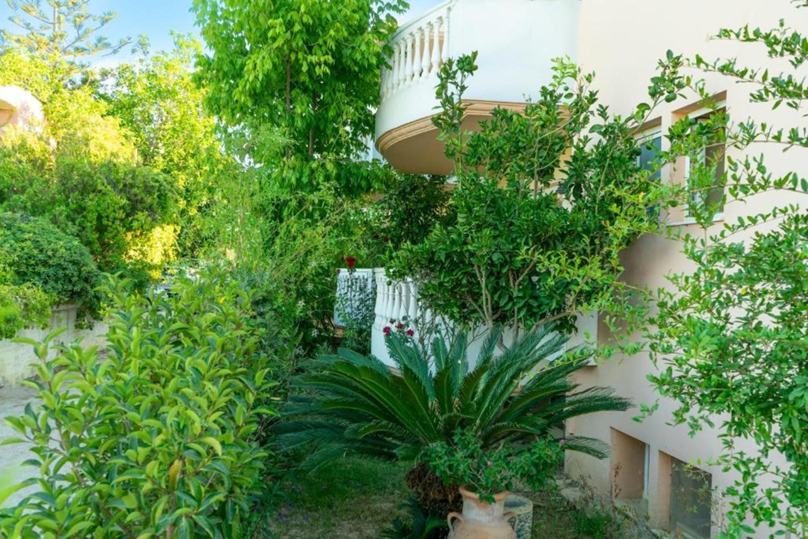 Golden Rose Suites image 1